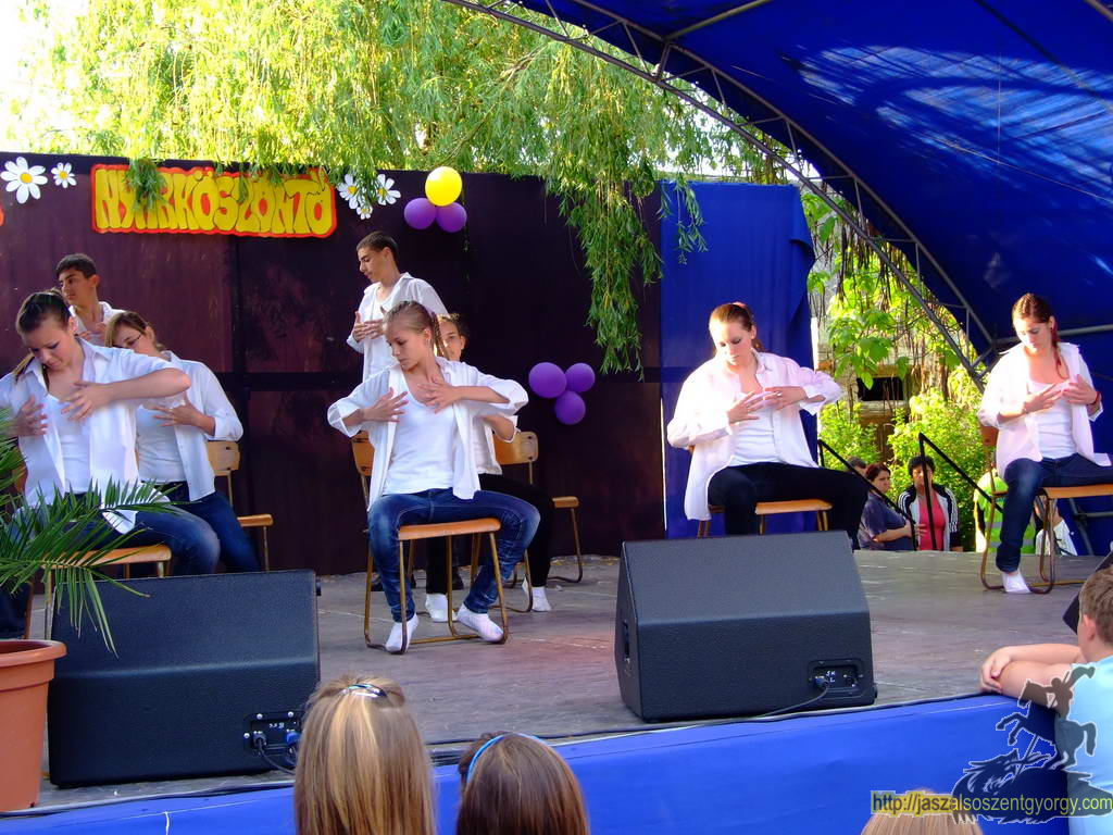 nyarkoszonto100522165.jpg